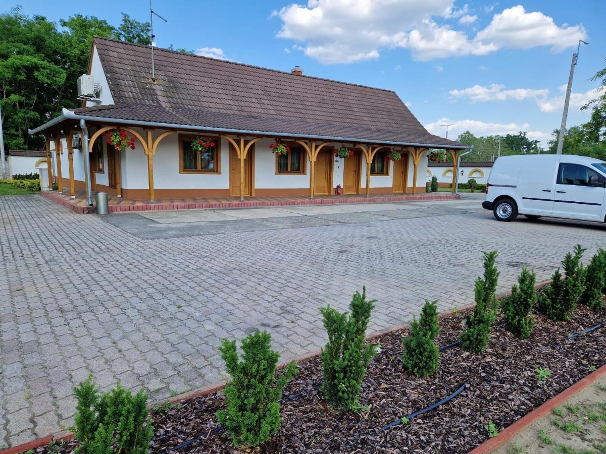 Csalánosi Vendégház Kecskemét Exterior foto