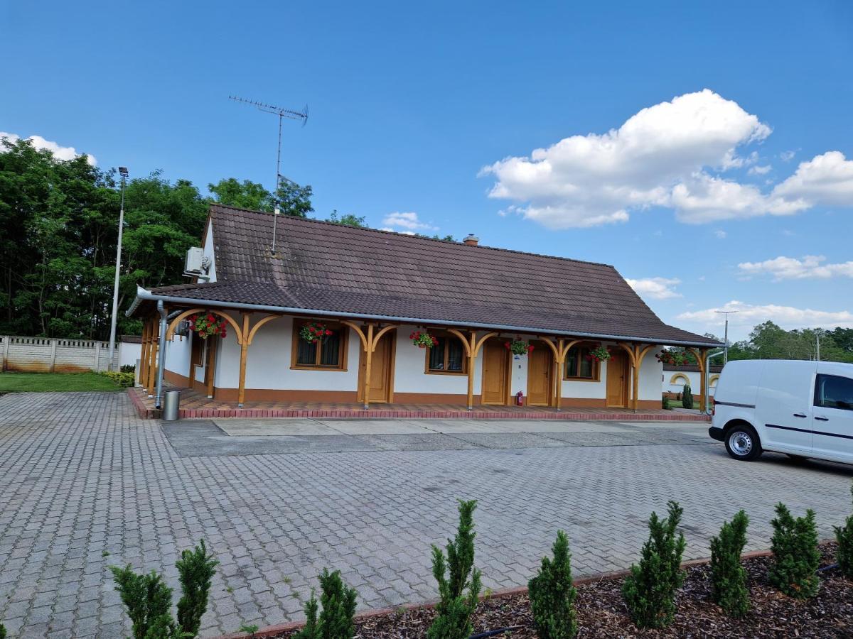 Csalánosi Vendégház Kecskemét Exterior foto